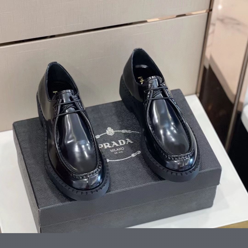 Pra*a leather shoes
